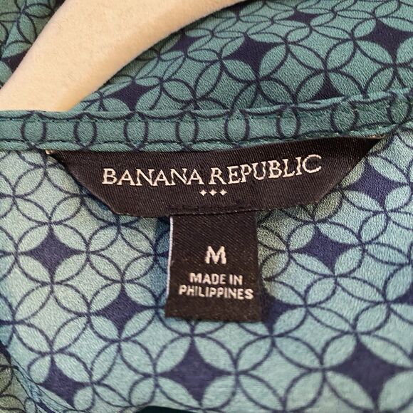 Banana Republic Women's Green Black Geometric Print Poly V-Neck Cami Top - Picture 4 of 8